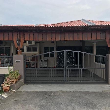 No 96 Nazirin Homestay לומוט מראה חיצוני תמונה