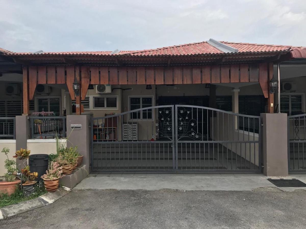 No 96 Nazirin Homestay לומוט מראה חיצוני תמונה
