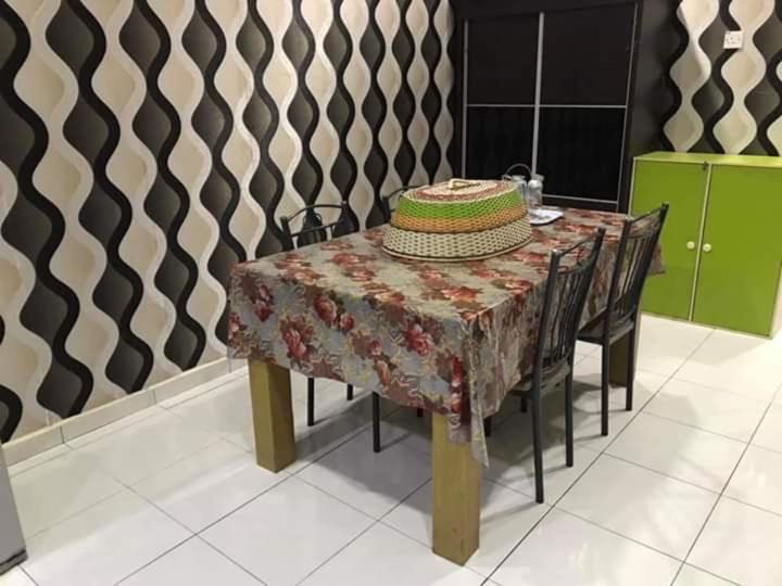 No 96 Nazirin Homestay לומוט מראה חיצוני תמונה